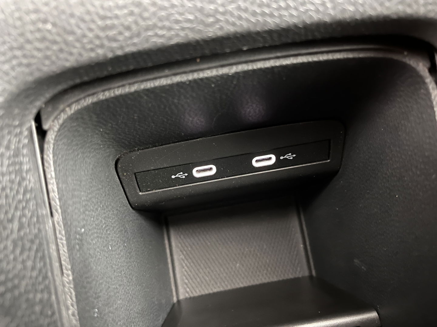 Volkswagen ID.3 First Plus 58 kWh [ 3-Fase ] (INCL.BTW) *FULL-LED | MATRIX-LED | DIGI-COCKPIT | NAVI-FULLMAP | AMBIENT-LIGHT | KEYLESS | CAMERA | COMFORT-SEATS | DAB+ | ECC | PDC | CRUISE | 19''ALU*