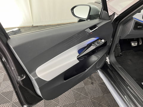 Volkswagen ID.3 First Plus 58 kWh [ 3-Fase ] (INCL.BTW) *FULL-LED | MATRIX-LED | DIGI-COCKPIT | NAVI-FULLMAP | AMBIENT-LIGHT | KEYLESS | CAMERA | COMFORT-SEATS | DAB+ | ECC | PDC | CRUISE | 19''ALU*