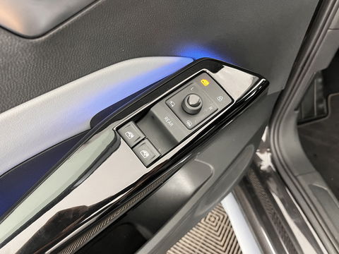 Volkswagen ID.3 First Plus 58 kWh [ 3-Fase ] (INCL.BTW) *FULL-LED | MATRIX-LED | DIGI-COCKPIT | NAVI-FULLMAP | AMBIENT-LIGHT | KEYLESS | CAMERA | COMFORT-SEATS | DAB+ | ECC | PDC | CRUISE | 19''ALU*