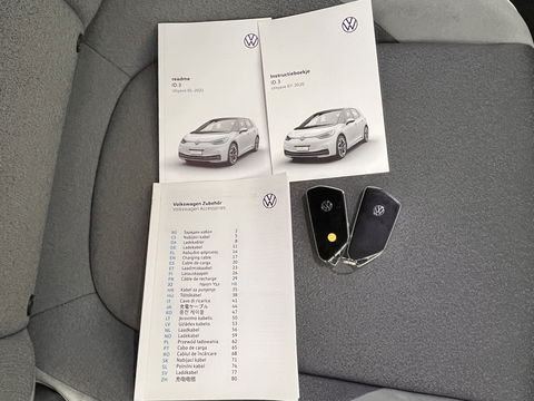 Volkswagen ID.3 First Plus 58 kWh [ 3-Fase ] (INCL.BTW) *FULL-LED | MATRIX-LED | DIGI-COCKPIT | NAVI-FULLMAP | AMBIENT-LIGHT | KEYLESS | CAMERA | COMFORT-SEATS | DAB+ | ECC | PDC | CRUISE | 19''ALU*