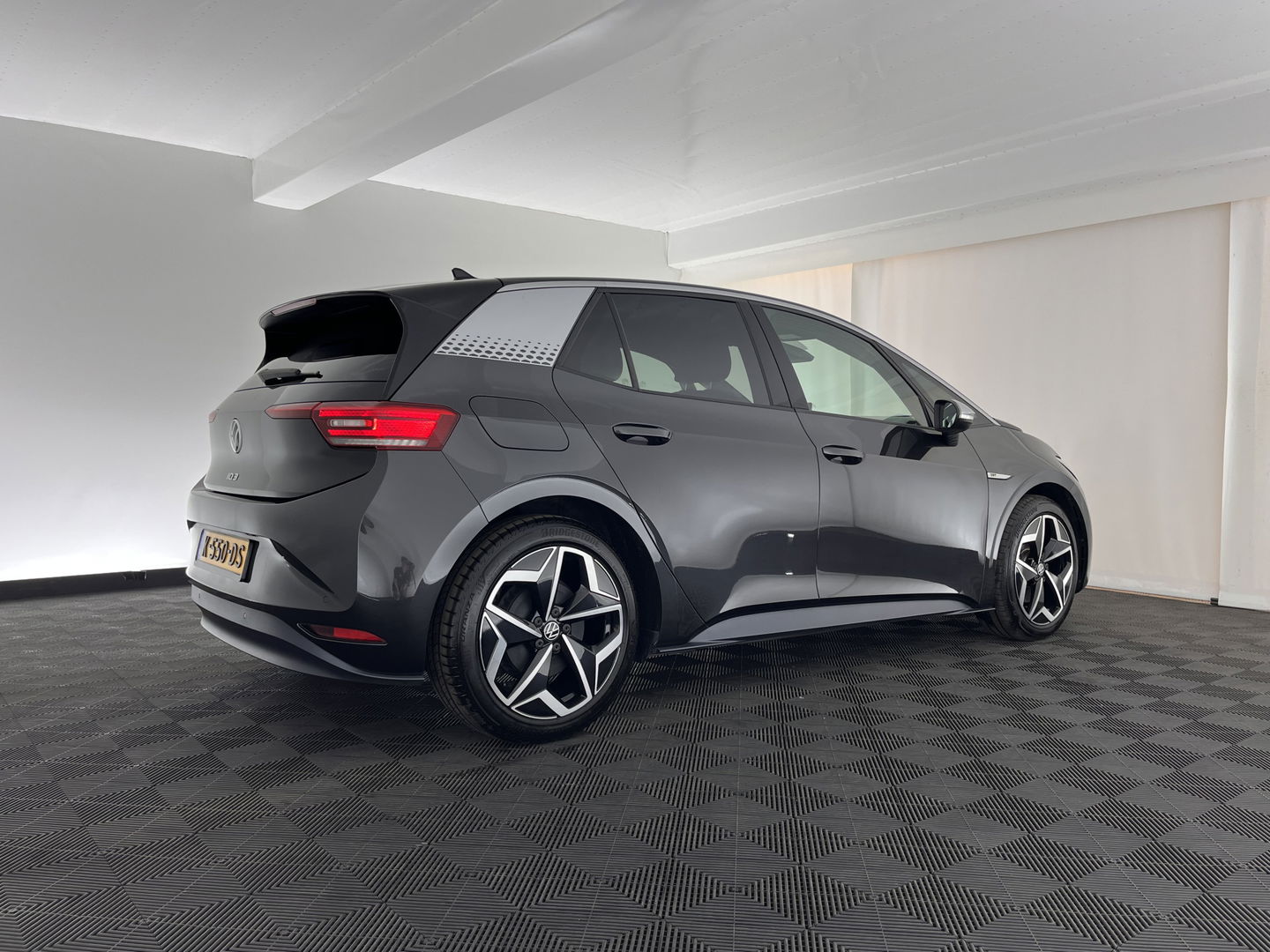 Volkswagen ID.3 First Plus 58 kWh [ 3-Fase ] (INCL.BTW) *FULL-LED | MATRIX-LED | DIGI-COCKPIT | NAVI-FULLMAP | AMBIENT-LIGHT | KEYLESS | CAMERA | COMFORT-SEATS | DAB+ | ECC | PDC | CRUISE | 19''ALU*