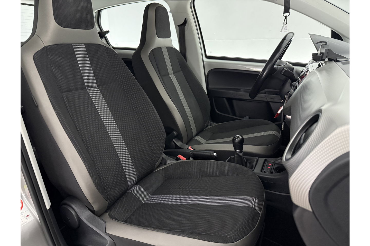 Volkswagen up! 1.0 BMT high up! Airco Cruise LED 15"LMV Parkeersensoren