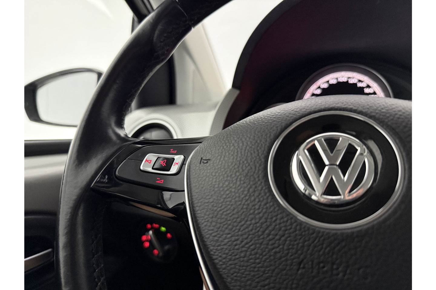 Volkswagen up! 1.0 BMT high up! Airco Cruise LED 15"LMV Parkeersensoren