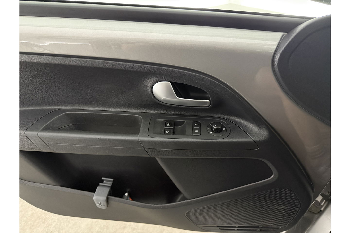Volkswagen up! 1.0 BMT high up! Airco Cruise LED 15"LMV Parkeersensoren