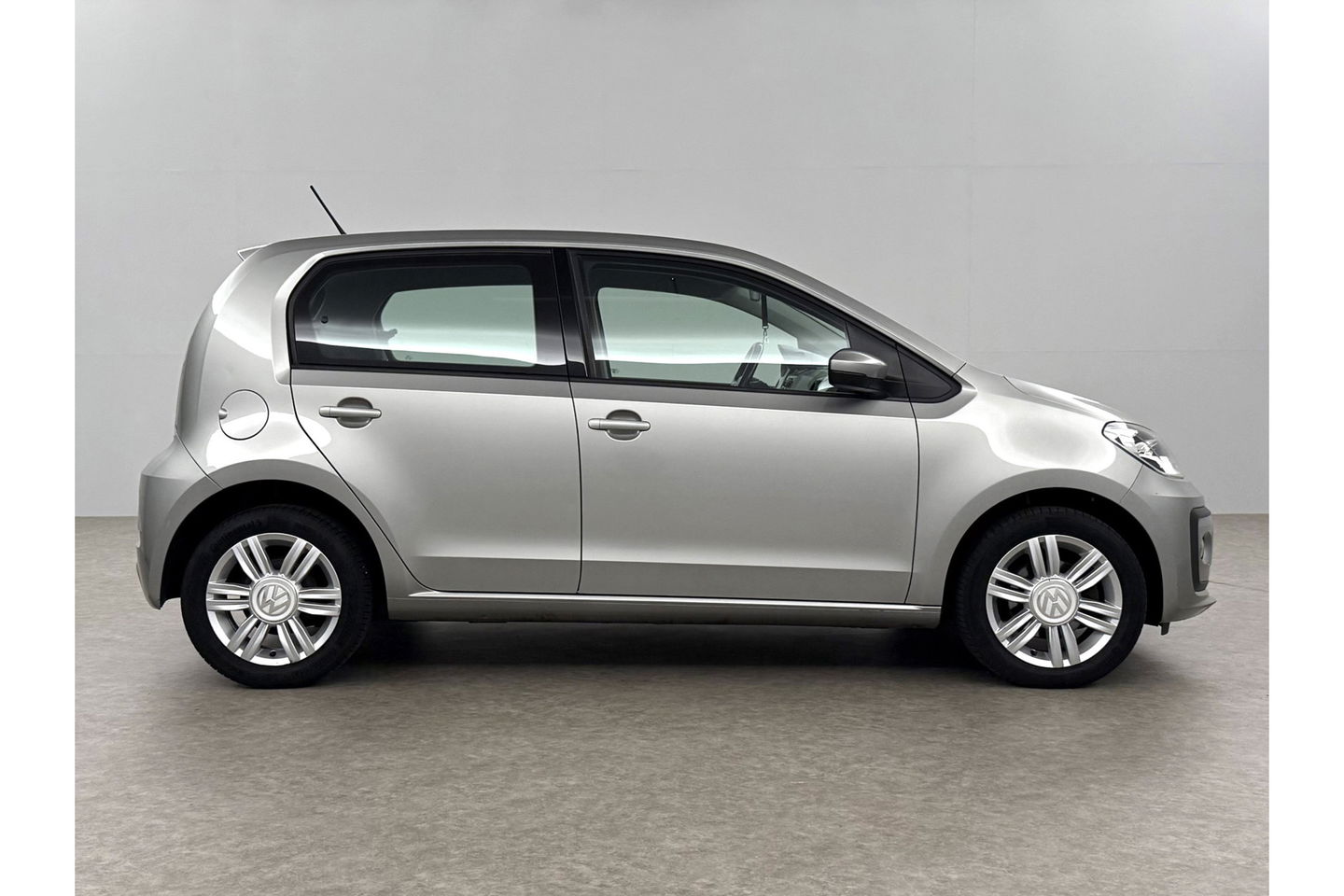 Volkswagen up! 1.0 BMT high up! Airco Cruise LED 15"LMV Parkeersensoren