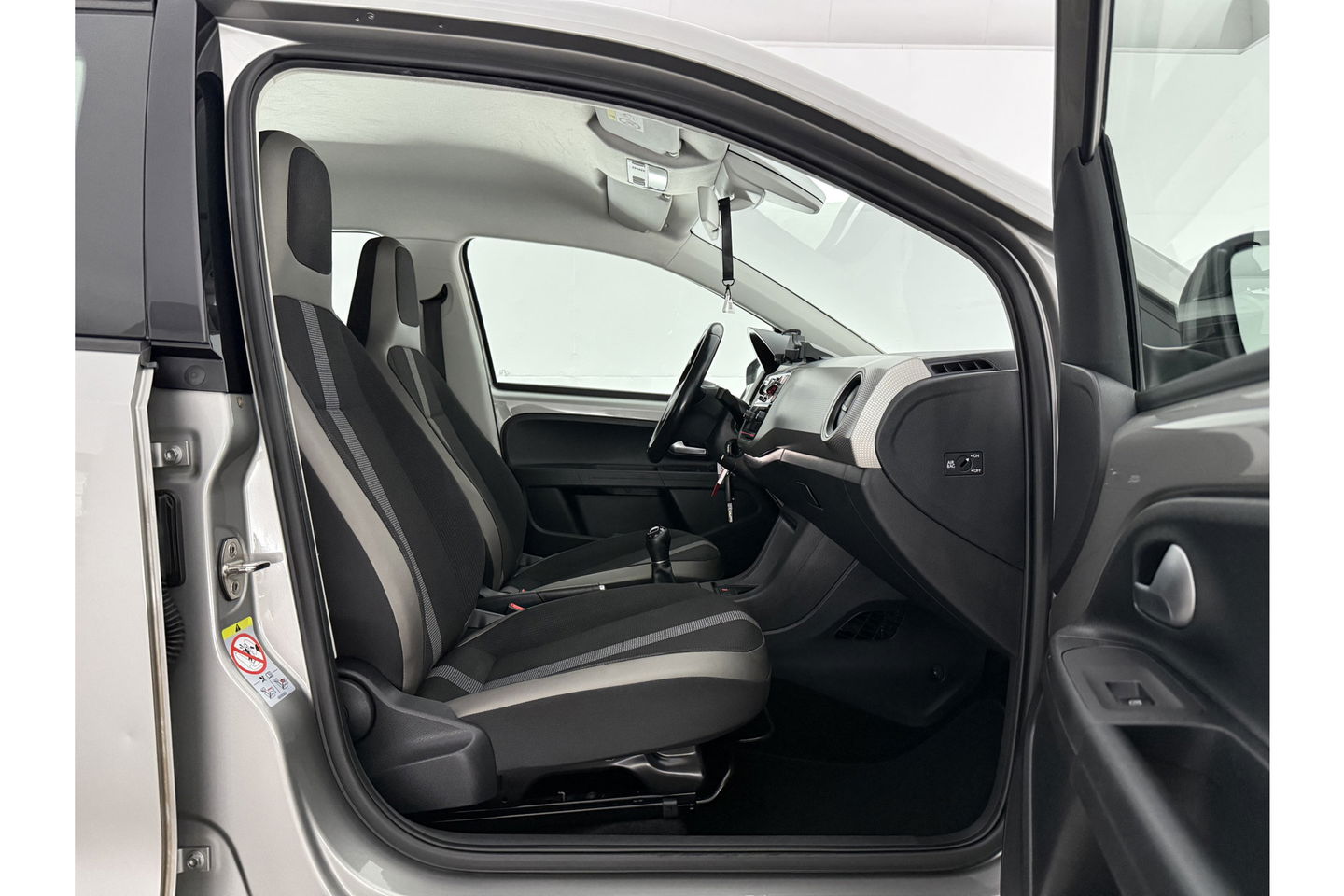 Volkswagen up! 1.0 BMT high up! Airco Cruise LED 15"LMV Parkeersensoren