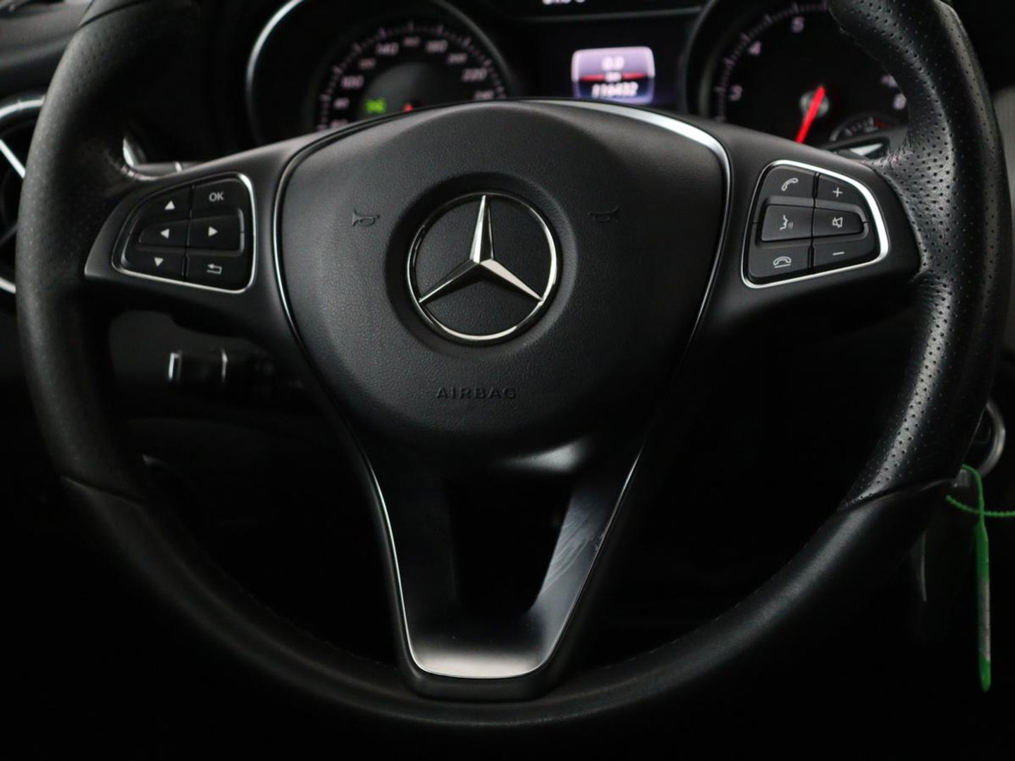 Mercedes-Benz CLA-Klasse 180 Urban | Stoelverwarming | Sportstoelen | Navigatie | Park Assist | Full LED | Half leder | Cruise control | Airco | Bluetooth