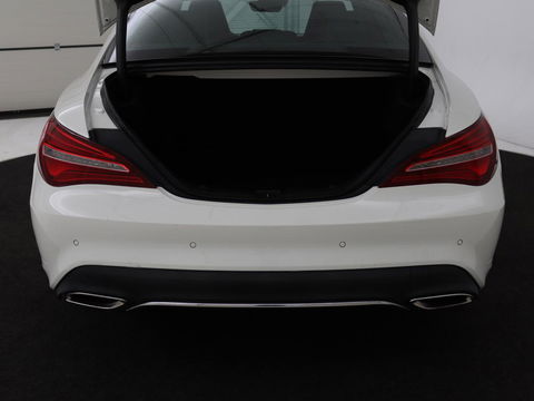 Mercedes-Benz CLA-Klasse 180 Urban | Stoelverwarming | Sportstoelen | Navigatie | Park Assist | Full LED | Half leder | Cruise control | Airco | Bluetooth