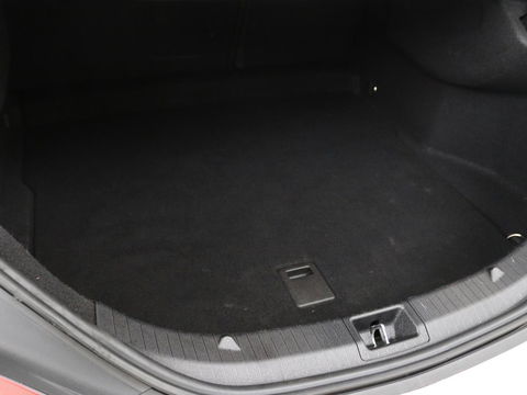 Mercedes-Benz CLA-Klasse 180 Urban | Stoelverwarming | Sportstoelen | Navigatie | Park Assist | Full LED | Half leder | Cruise control | Airco | Bluetooth