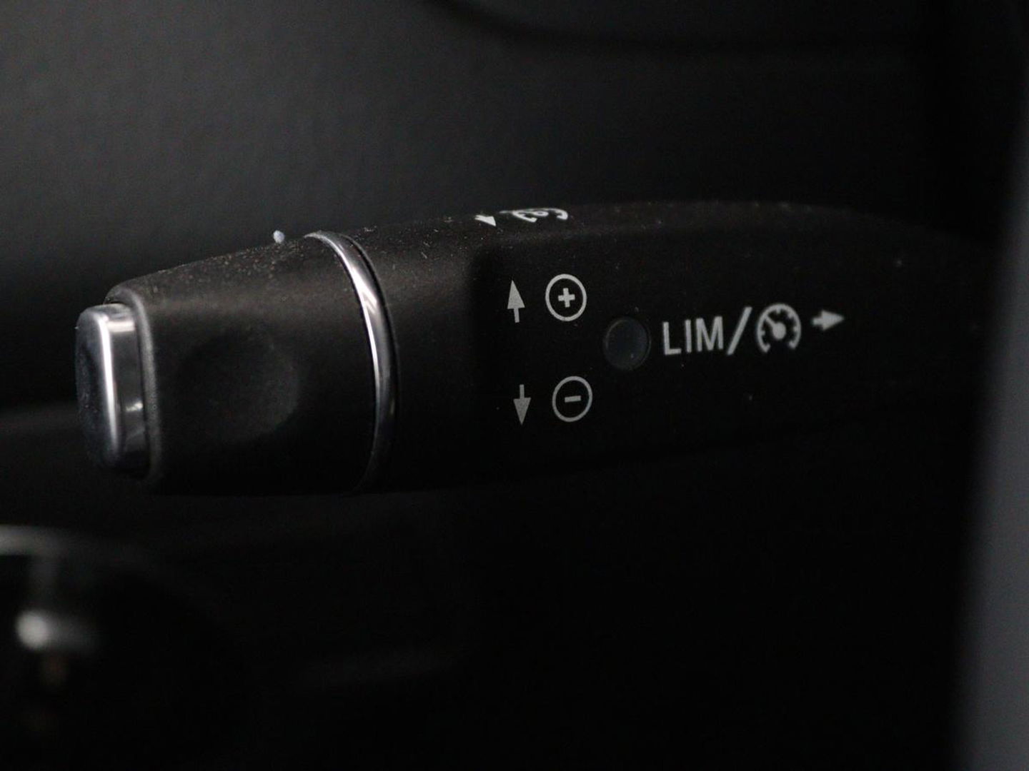 Mercedes-Benz CLA-Klasse 180 Urban | Stoelverwarming | Sportstoelen | Navigatie | Park Assist | Full LED | Half leder | Cruise control | Airco | Bluetooth