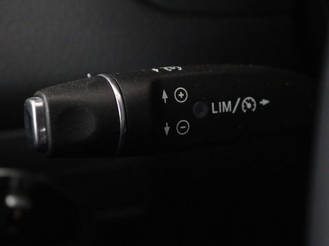 Mercedes-Benz CLA-Klasse 180 Urban | Stoelverwarming | Sportstoelen | Navigatie | Park Assist | Full LED | Half leder | Cruise control | Airco | Bluetooth