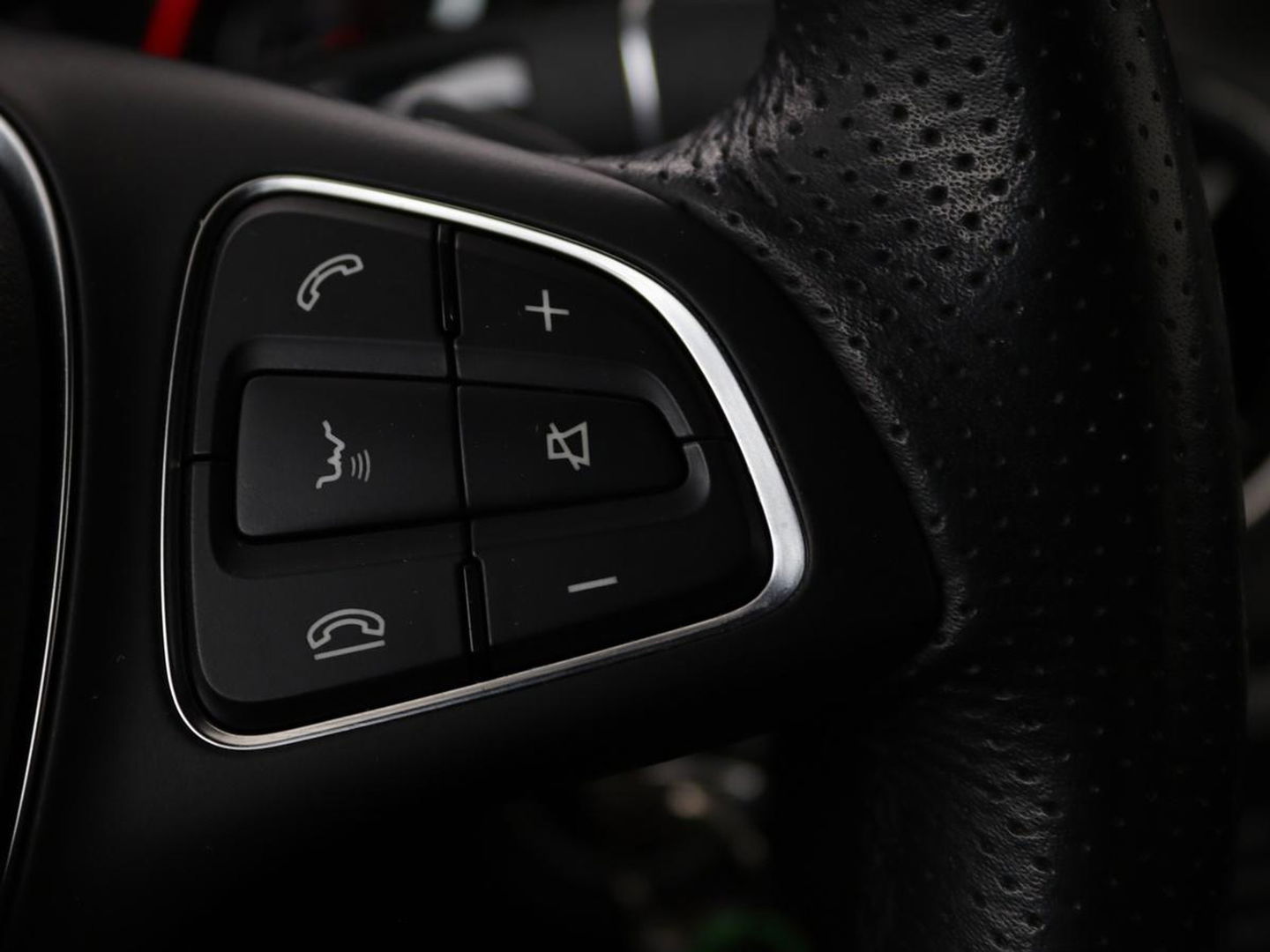 Mercedes-Benz CLA-Klasse 180 Urban | Stoelverwarming | Sportstoelen | Navigatie | Park Assist | Full LED | Half leder | Cruise control | Airco | Bluetooth