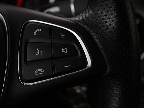 Mercedes-Benz CLA-Klasse 180 Urban | Stoelverwarming | Sportstoelen | Navigatie | Park Assist | Full LED | Half leder | Cruise control | Airco | Bluetooth