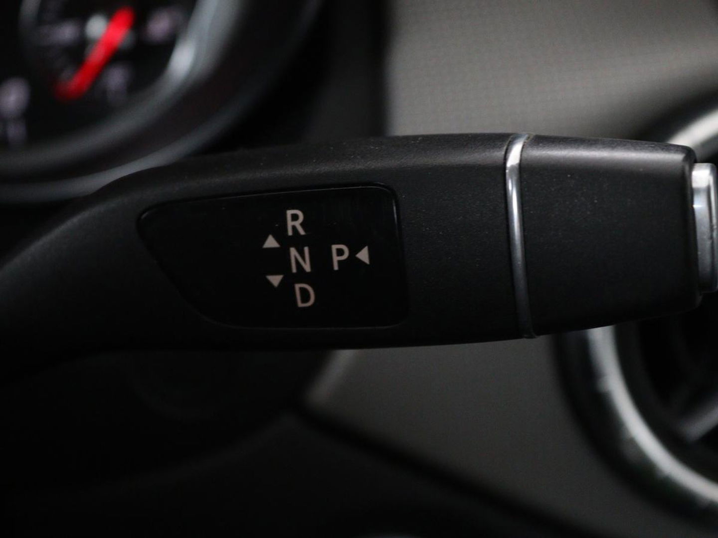 Mercedes-Benz CLA-Klasse 180 Urban | Stoelverwarming | Sportstoelen | Navigatie | Park Assist | Full LED | Half leder | Cruise control | Airco | Bluetooth