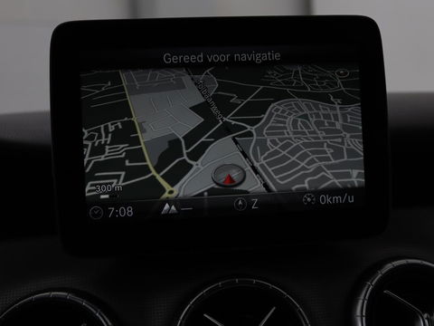Mercedes-Benz CLA-Klasse 180 Urban | Stoelverwarming | Sportstoelen | Navigatie | Park Assist | Full LED | Half leder | Cruise control | Airco | Bluetooth