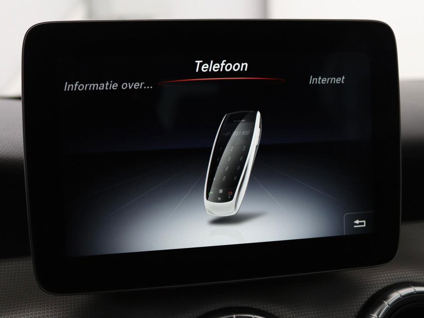 Mercedes-Benz CLA-Klasse 180 Urban | Stoelverwarming | Sportstoelen | Navigatie | Park Assist | Full LED | Half leder | Cruise control | Airco | Bluetooth