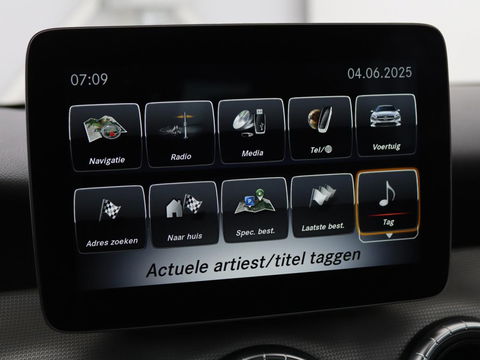 Mercedes-Benz CLA-Klasse 180 Urban | Stoelverwarming | Sportstoelen | Navigatie | Park Assist | Full LED | Half leder | Cruise control | Airco | Bluetooth