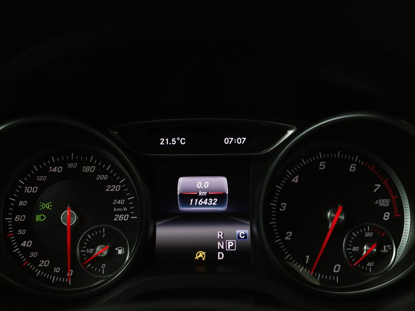 Mercedes-Benz CLA-Klasse 180 Urban | Stoelverwarming | Sportstoelen | Navigatie | Park Assist | Full LED | Half leder | Cruise control | Airco | Bluetooth