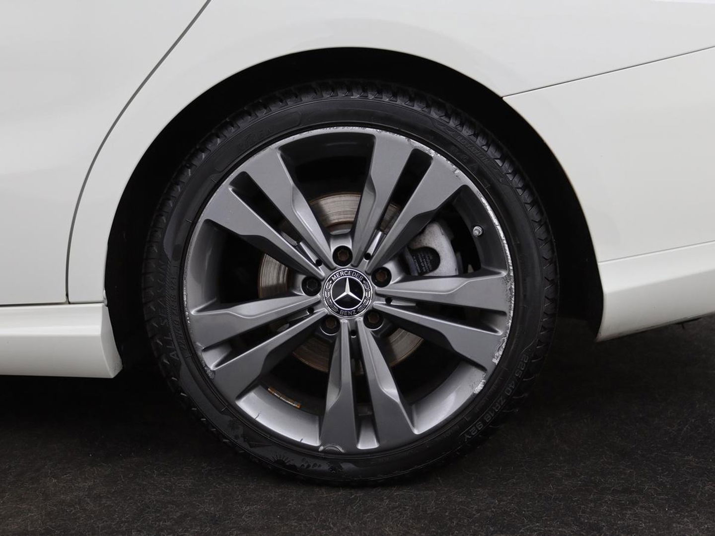 Mercedes-Benz CLA-Klasse 180 Urban | Stoelverwarming | Sportstoelen | Navigatie | Park Assist | Full LED | Half leder | Cruise control | Airco | Bluetooth
