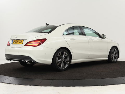 Mercedes-Benz CLA-Klasse 180 Urban | Stoelverwarming | Sportstoelen | Navigatie | Park Assist | Full LED | Half leder | Cruise control | Airco | Bluetooth