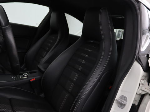 Mercedes-Benz CLA-Klasse 180 Urban | Stoelverwarming | Sportstoelen | Navigatie | Park Assist | Full LED | Half leder | Cruise control | Airco | Bluetooth