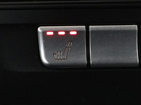 Mercedes-Benz CLA-Klasse 180 Urban | Stoelverwarming | Sportstoelen | Navigatie | Park Assist | Full LED | Half leder | Cruise control | Airco | Bluetooth