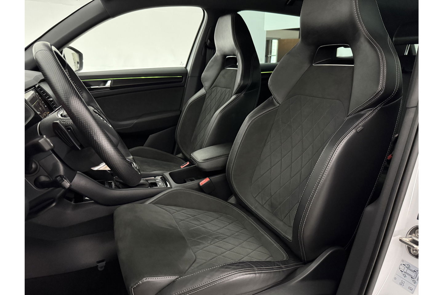 Škoda Kodiaq 1.5 TSI 150PK Sportline Business Camera Sfeerverl. LED Virtual Carplay Memory Clima Cruise Navi PDC 19''LMV