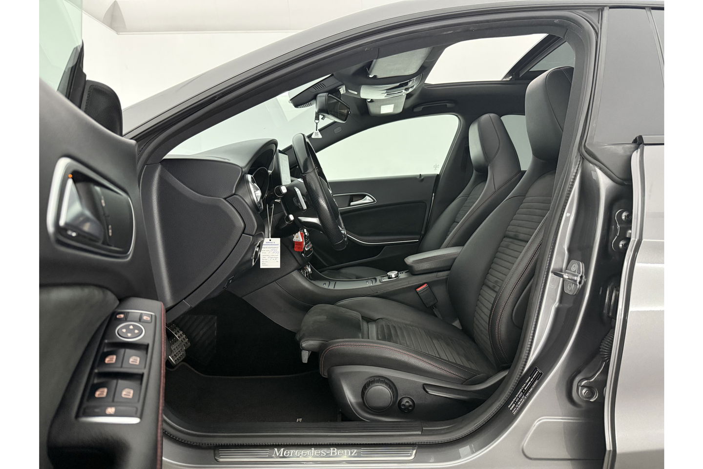 Mercedes-Benz CLA-Klasse 180 AMG Pano Camera LED Clima Cruise Navi PDC 18"LMV