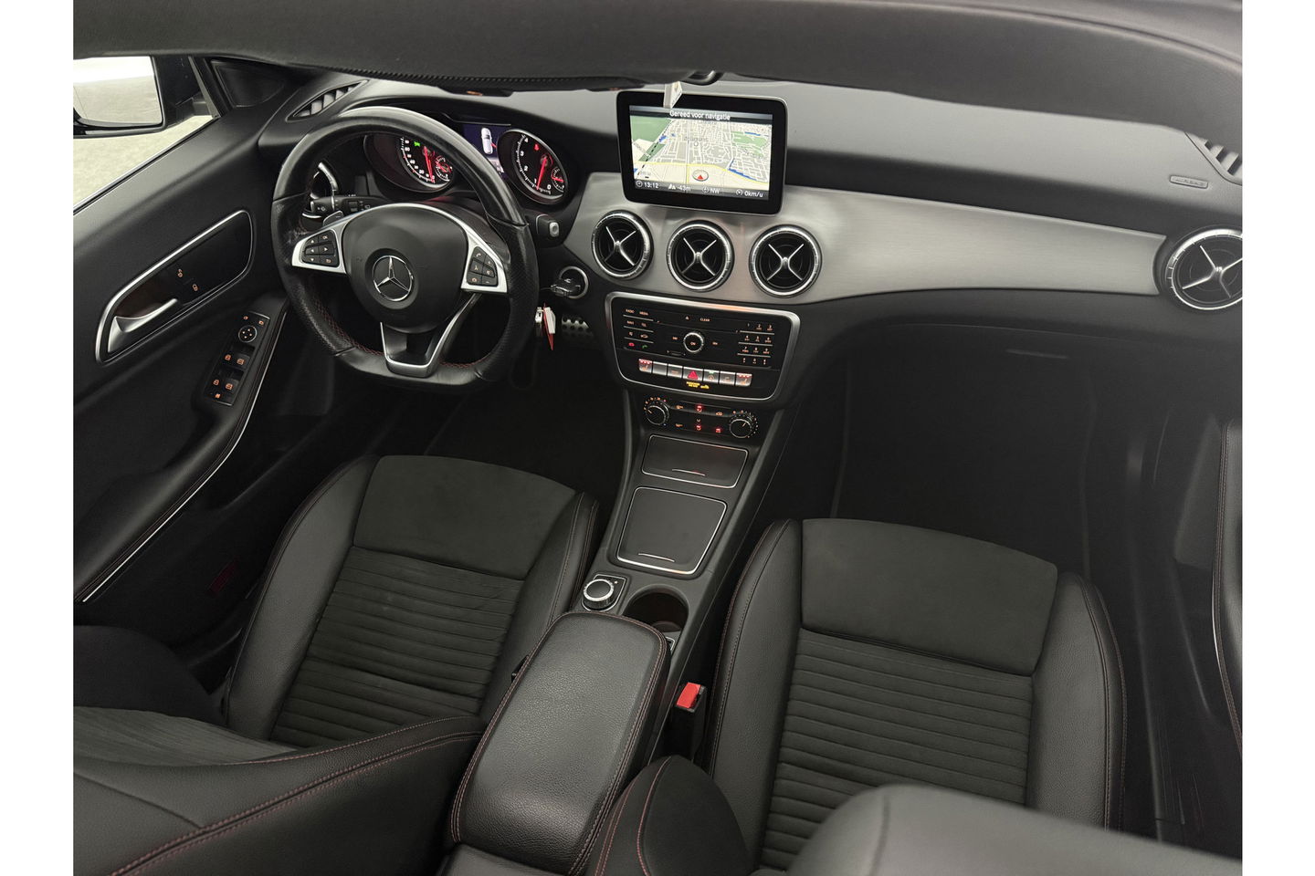 Mercedes-Benz CLA-Klasse 180 AMG Pano Camera LED Clima Cruise Navi PDC 18"LMV