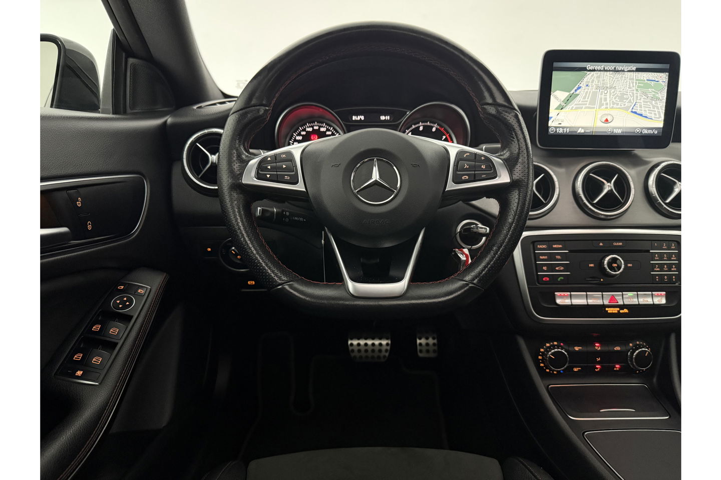 Mercedes-Benz CLA-Klasse 180 AMG Pano Camera LED Clima Cruise Navi PDC 18"LMV