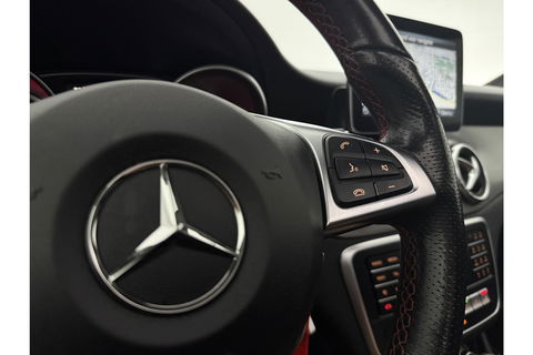 Mercedes-Benz CLA-Klasse 180 AMG Pano Camera LED Clima Cruise Navi PDC 18"LMV