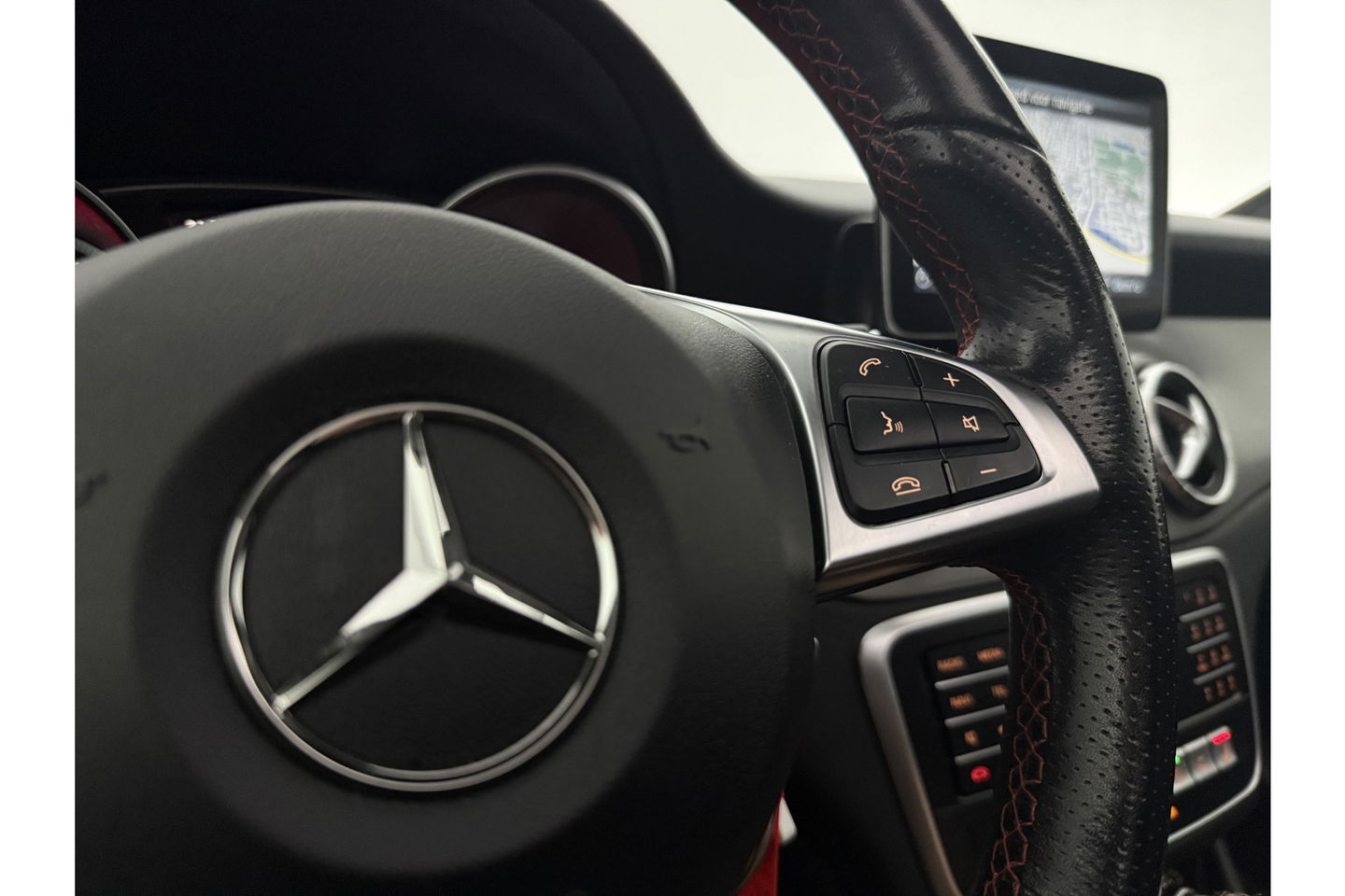 Mercedes-Benz CLA-Klasse 180 AMG Pano Camera LED Clima Cruise Navi PDC 18"LMV