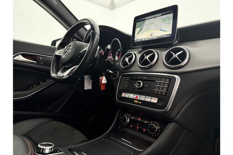 Mercedes-Benz CLA-Klasse 180 AMG Pano Camera LED Clima Cruise Navi PDC 18"LMV