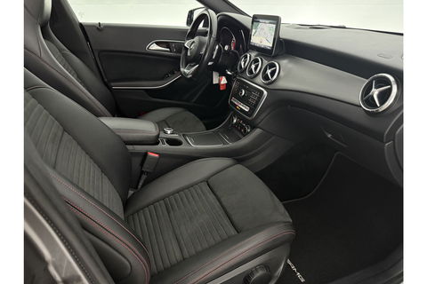 Mercedes-Benz CLA-Klasse 180 AMG Pano Camera LED Clima Cruise Navi PDC 18"LMV