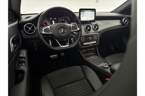 Mercedes-Benz CLA-Klasse 180 AMG Pano Camera LED Clima Cruise Navi PDC 18"LMV