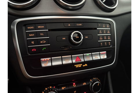 Mercedes-Benz CLA-Klasse 180 AMG Pano Camera LED Clima Cruise Navi PDC 18"LMV