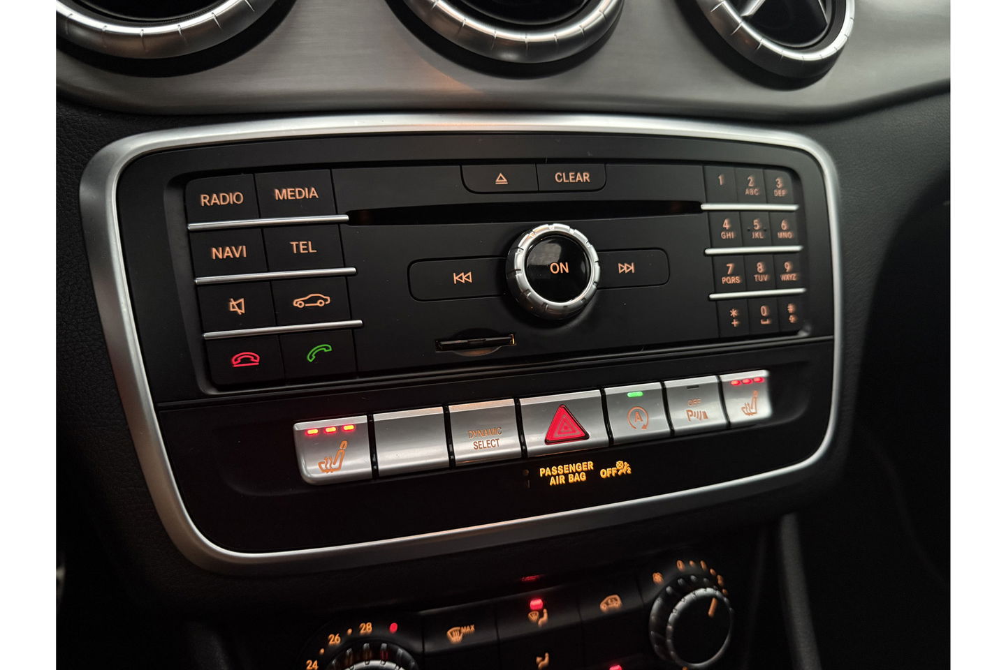 Mercedes-Benz CLA-Klasse 180 AMG Pano Camera LED Clima Cruise Navi PDC 18"LMV