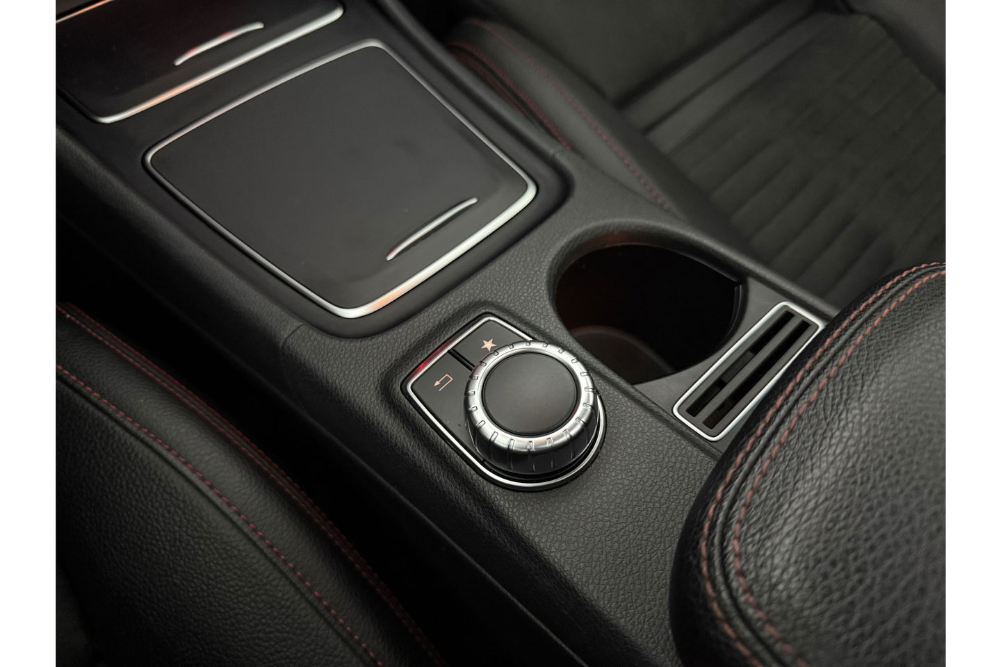 Mercedes-Benz CLA-Klasse 180 AMG Pano Camera LED Clima Cruise Navi PDC 18"LMV