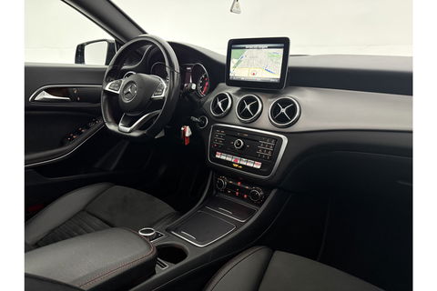 Mercedes-Benz CLA-Klasse 180 AMG Pano Camera LED Clima Cruise Navi PDC 18"LMV