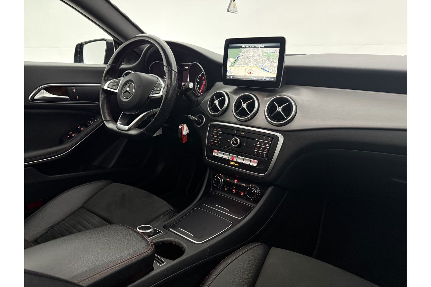 Mercedes-Benz CLA-Klasse 180 AMG Pano Camera LED Clima Cruise Navi PDC 18"LMV