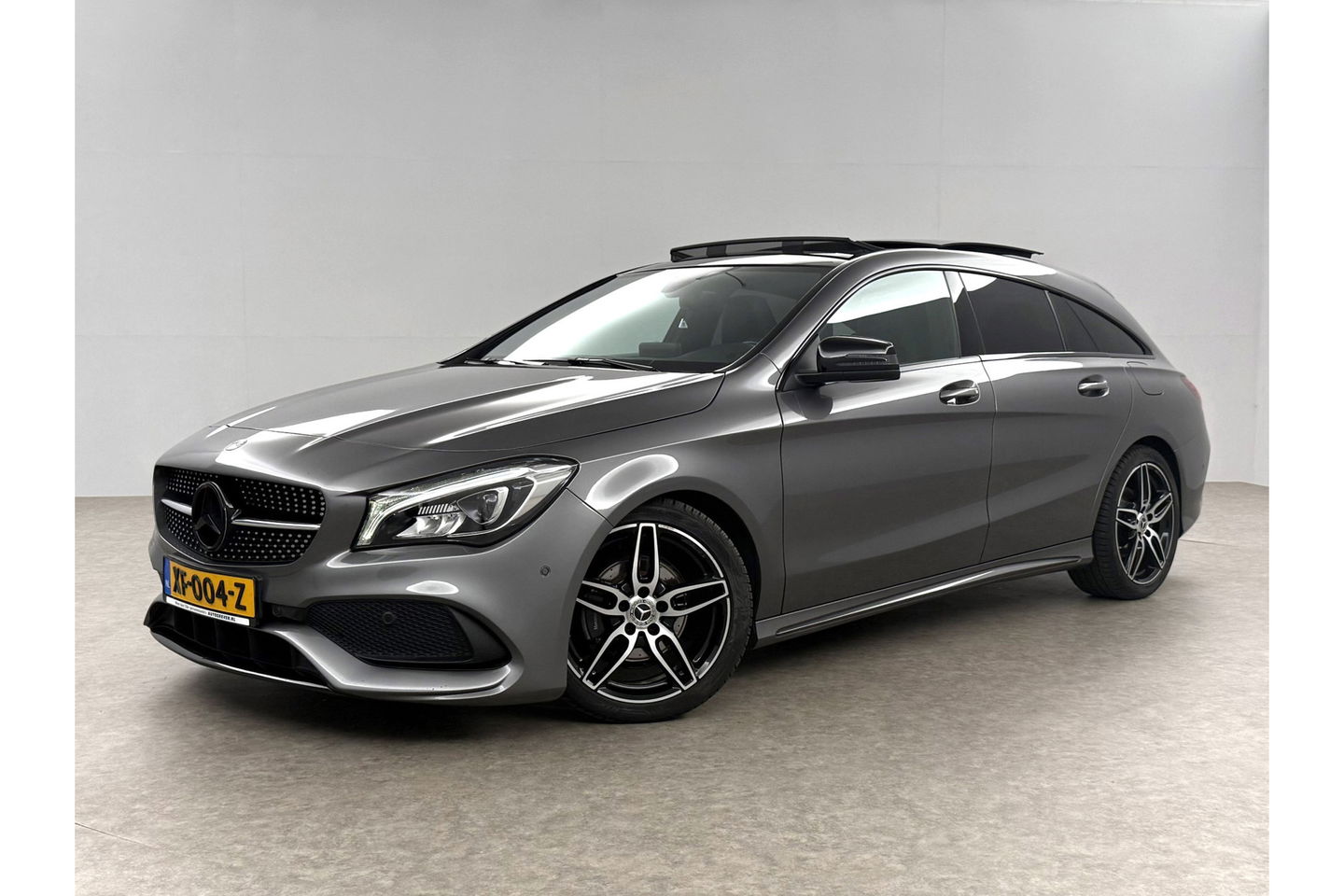 Mercedes-Benz CLA-Klasse 180 AMG Pano Camera LED Clima Cruise Navi PDC 18"LMV