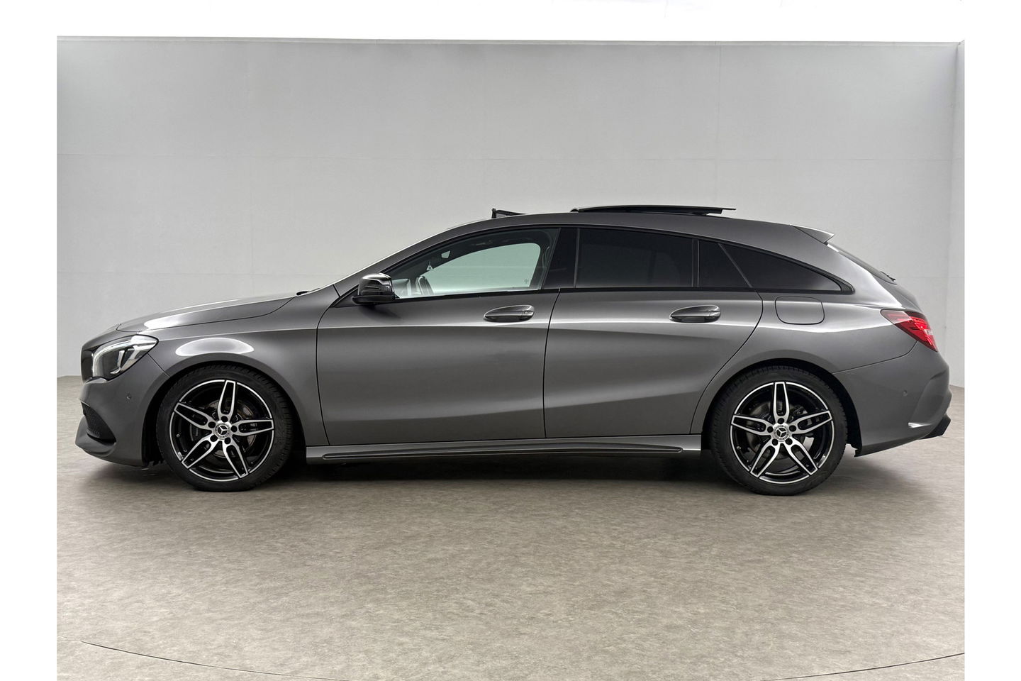 Mercedes-Benz CLA-Klasse 180 AMG Pano Camera LED Clima Cruise Navi PDC 18"LMV