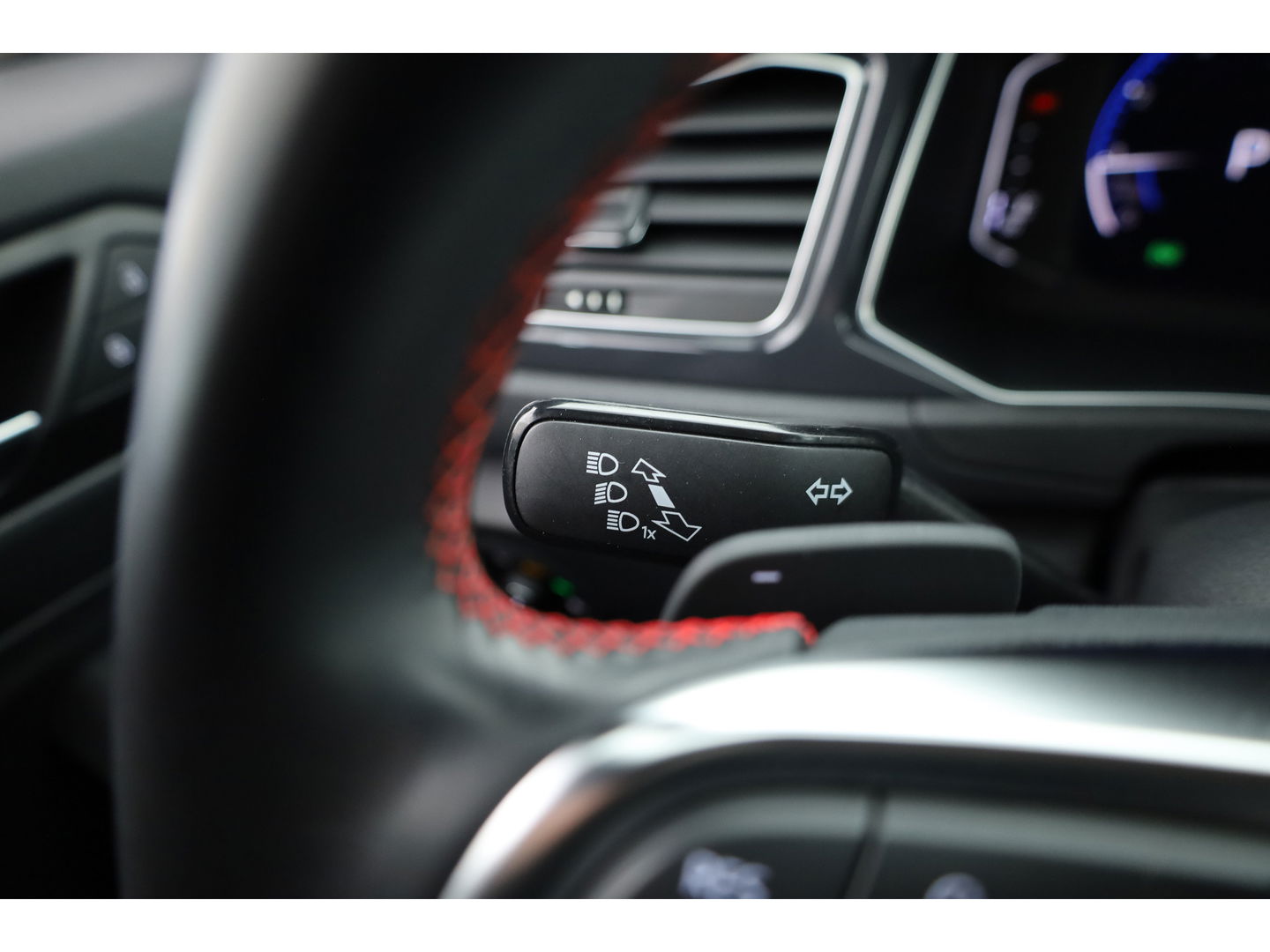 Volkswagen T-Roc 1.5 TSI Sport | CarPlay | Dodehoek. | Adapt. Cruise | Camera