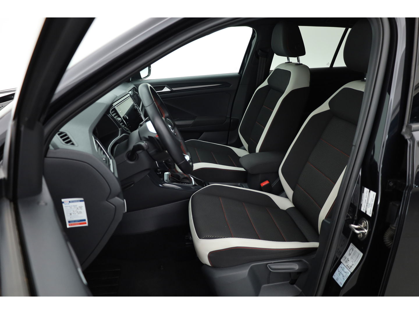 Volkswagen T-Roc 1.5 TSI Sport | CarPlay | Dodehoek. | Adapt. Cruise | Camera