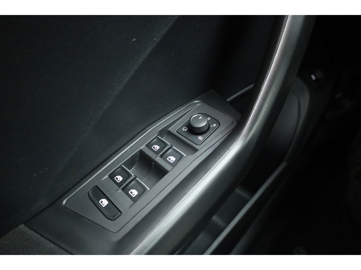 Volkswagen T-Roc 1.5 TSI Sport | CarPlay | Dodehoek. | Adapt. Cruise | Camera