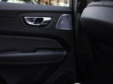Volvo XC60 T6 Plug-in hybrid AWD Plus Black Edition | Bowers&Wilkens | 360 Camera | Headup display