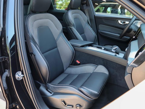 Volvo XC60 T6 Plug-in hybrid AWD Plus Black Edition | Bowers&Wilkens | 360 Camera | Headup display