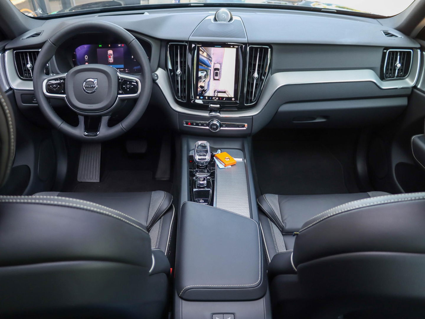 Volvo XC60 T6 Plug-in hybrid AWD Plus Black Edition | Bowers&Wilkens | 360 Camera | Headup display