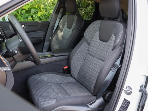 Volvo XC60 T6 Plug-in hybrid AWD Core Bright Panoramadak | Stoel/stuurverwarming | Trekhaak