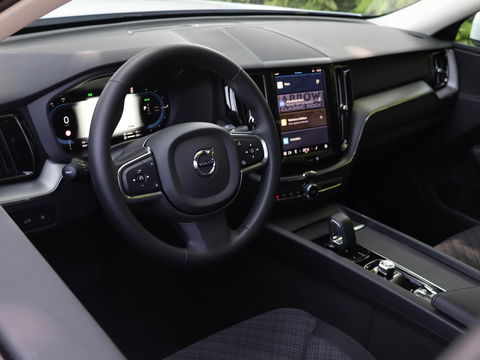 Volvo XC60 T6 Plug-in hybrid AWD Core Bright Panoramadak | Stoel/stuurverwarming | Trekhaak